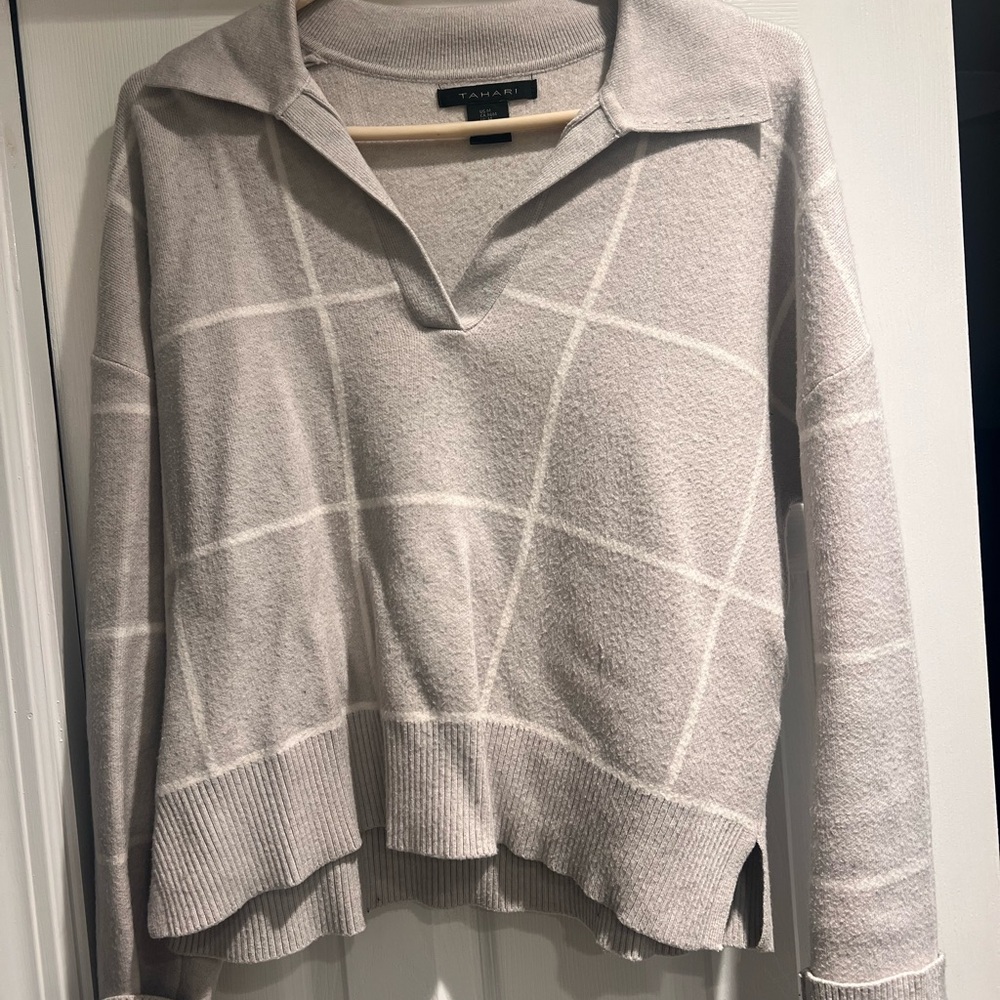 Tahari Light Gray V-Neck Sweater